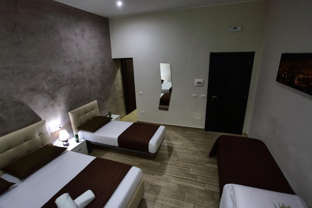 Napoli City Rooms 3* Nápoles