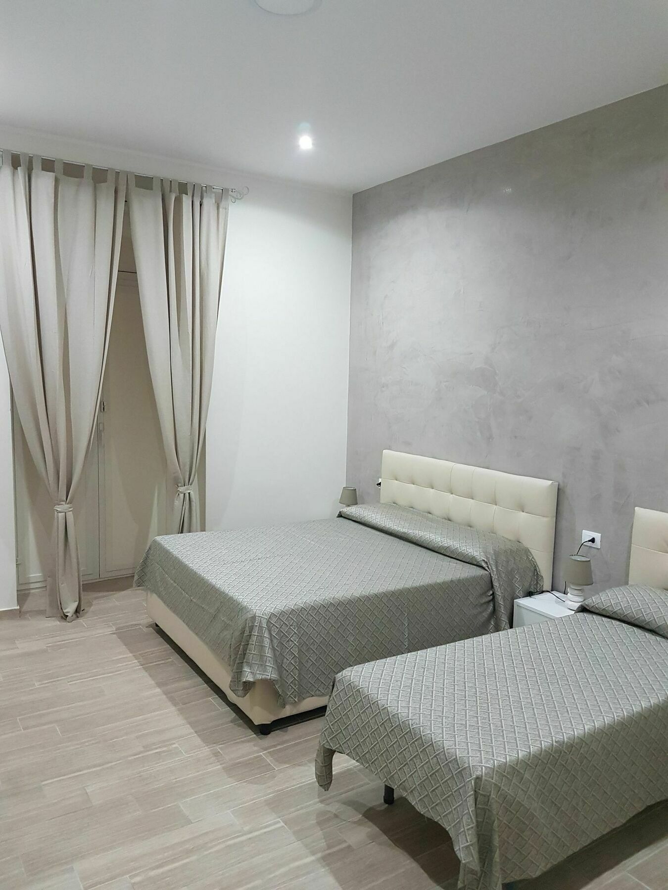 Napoli City Rooms 3* Nápoles
