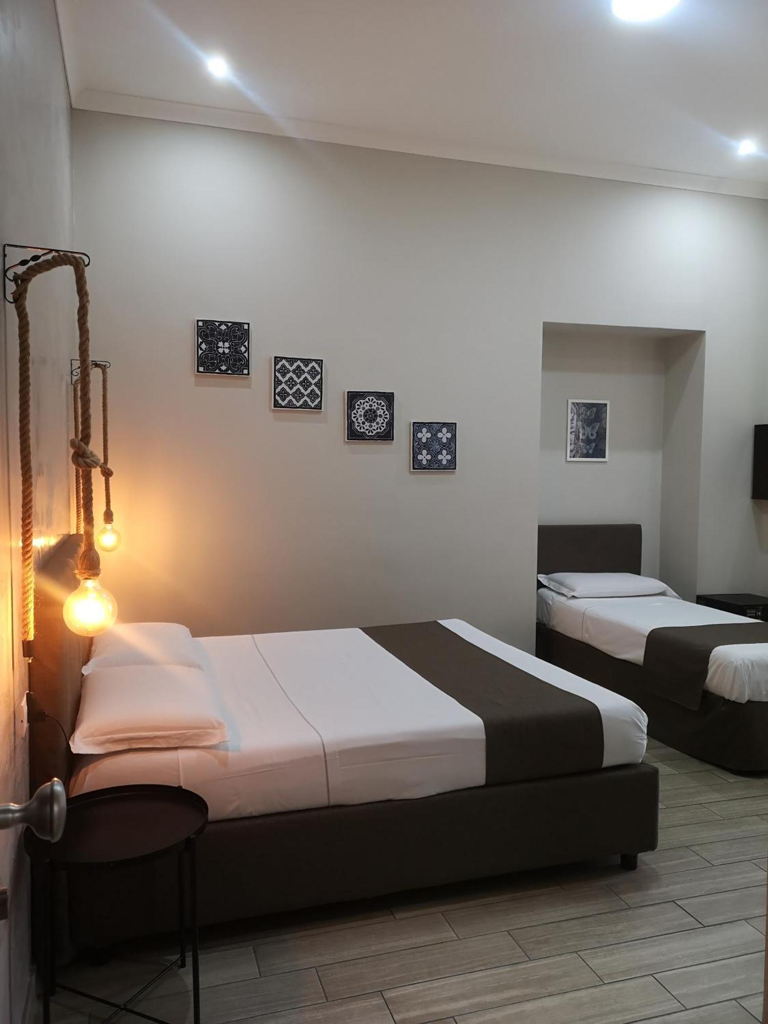 Couette-café Napoli City Rooms 3*